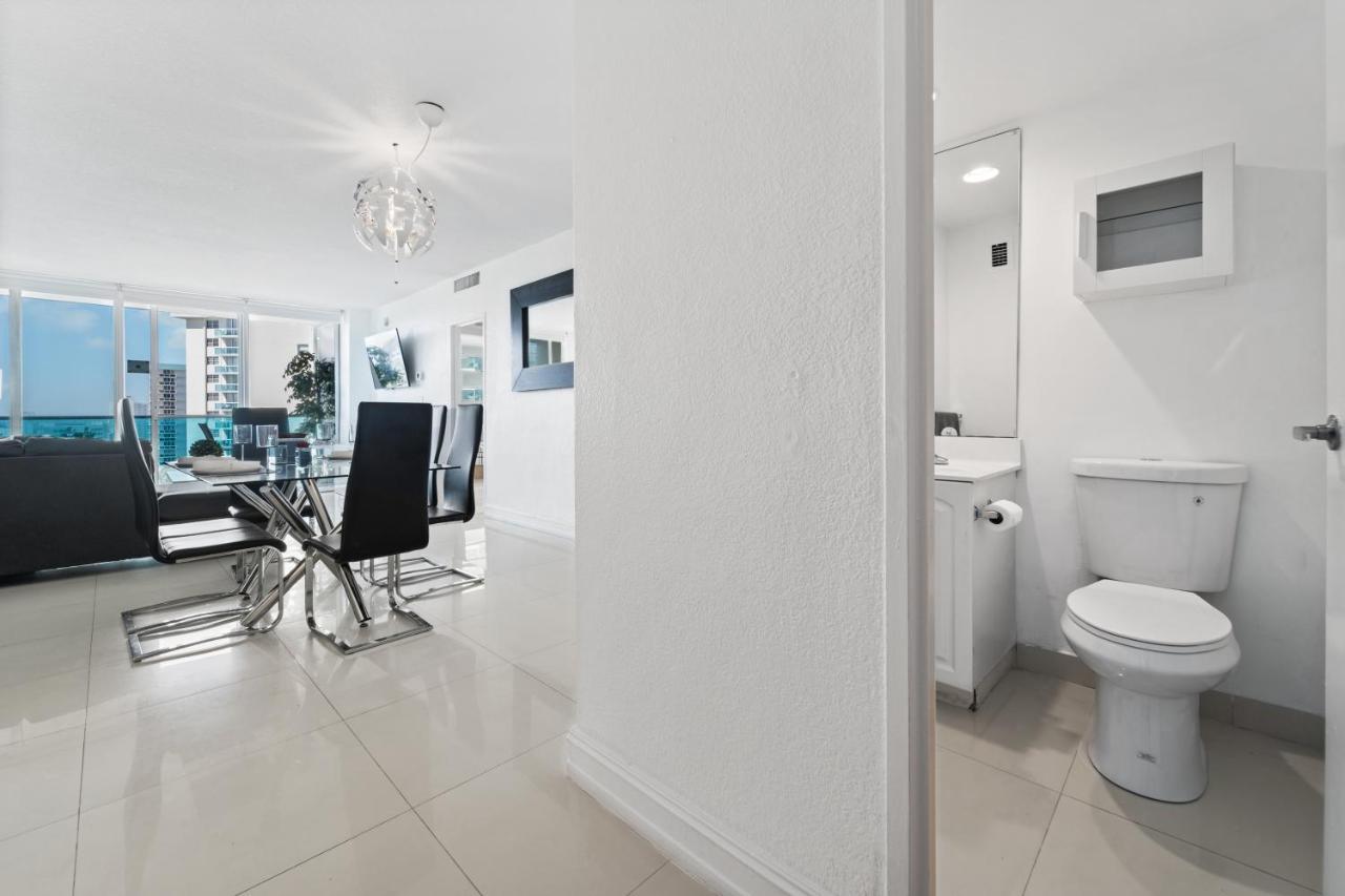 Luxury Beachfront Condo Private Beach Access, Pool & Game Room!!! 할리우드 외부 사진