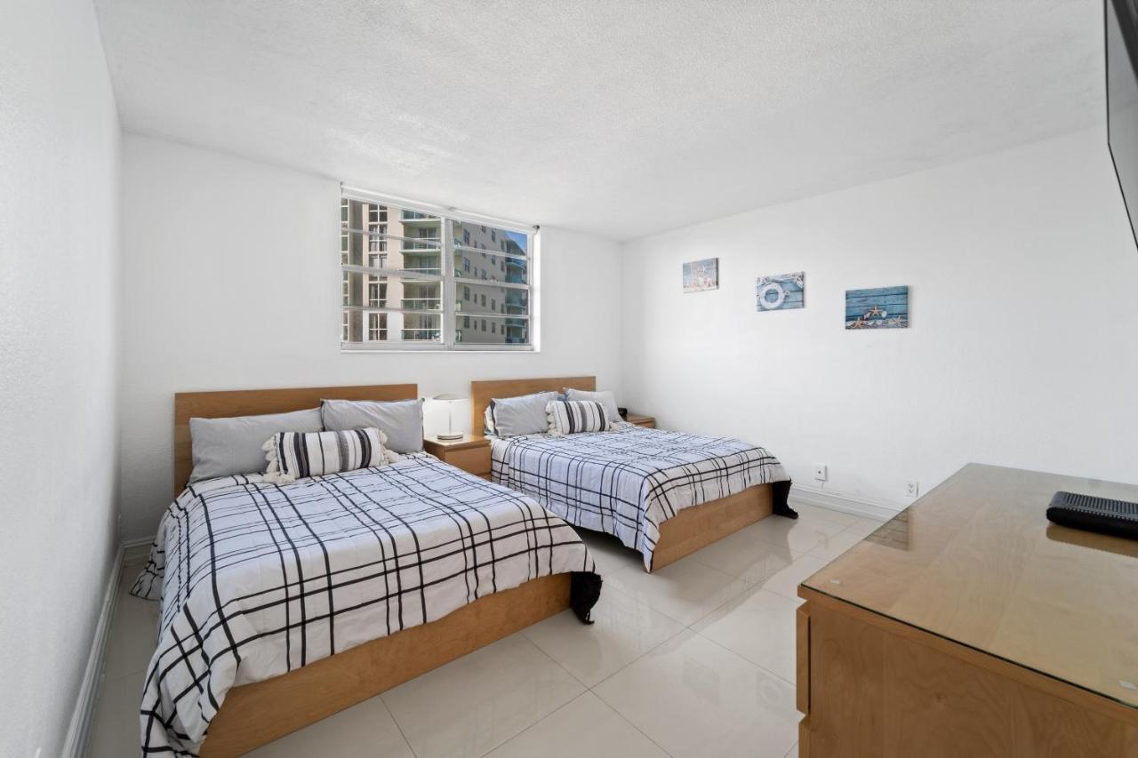 Luxury Beachfront Condo Private Beach Access, Pool & Game Room!!! 할리우드 외부 사진
